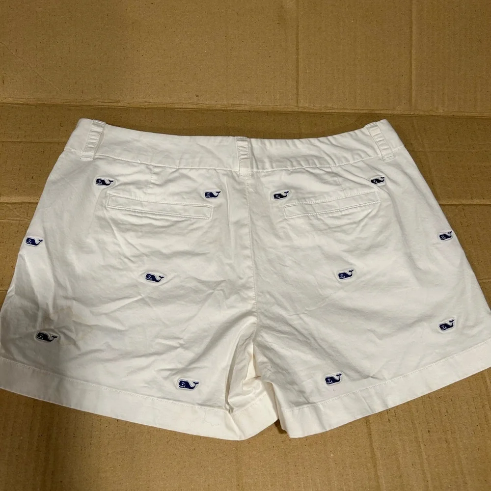 Women’s Vineyard Vines White w/ Navy Blue Whale Print Preppy Shorts Size 4 - Picture 2 of 4